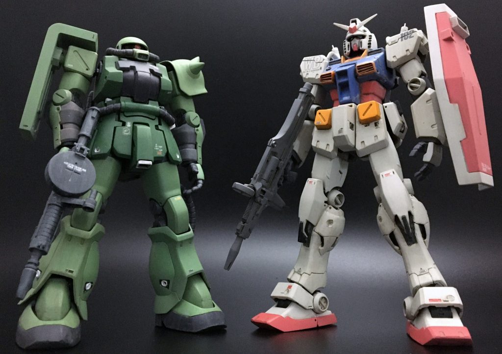 件の『センチネル』連載最終回でも実現しなかったツーショット(笑)！……つまるところ、製作のモチベーションは1/144でこの組合せが見たかったこと、コレに尽きます！
1990年夏当時、連載をリアルタイムで追う高校生だった自分もアラフィフになり、「いつか作る」の「いつか」が来ました。このザクは、別投稿の「RX-78 GUNDAM」と対になっています。そちらも合わせて、センチネル世代だけでなくいろいろな人から感想をもらえると嬉しいです。