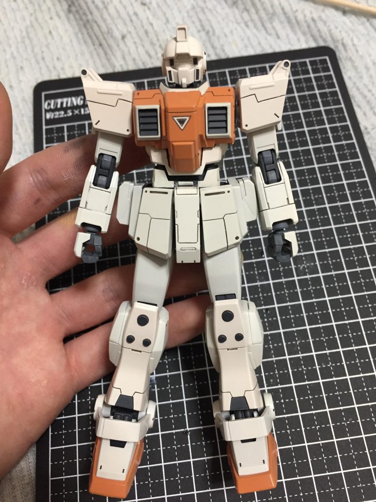 これはただの僕の感想ですが胸部などのオレンジはクレオスさんから出てるパンケーキブラウンっていう塗料を使ってみたのですがどこがブラウンなのかよく分かりませんねwでもこの色結構気に入りました