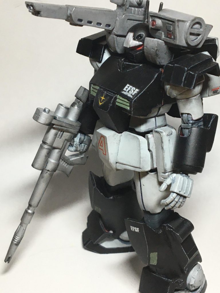 肩のパーツは、旧キットのものがかなりのっぺりした印象だったので移植を断念。プラ板で自作しました。また、胸部も移植断念。プラ板とパテでそれっぽく作りました。