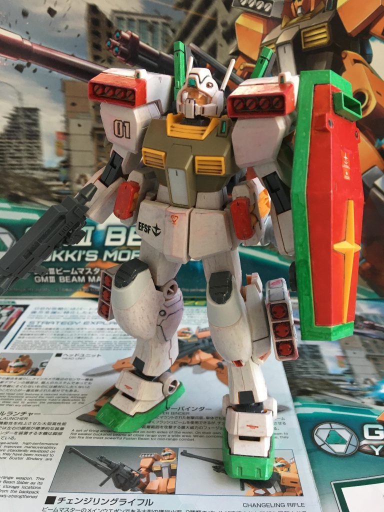 3ヶ月前に投稿したジムⅢ ビームマスターの改造した作品を見直し改造しました。

塗装の色は足、ビームサーベル、盾のほうをガンプラペンのアイグリーンで塗り直しました。