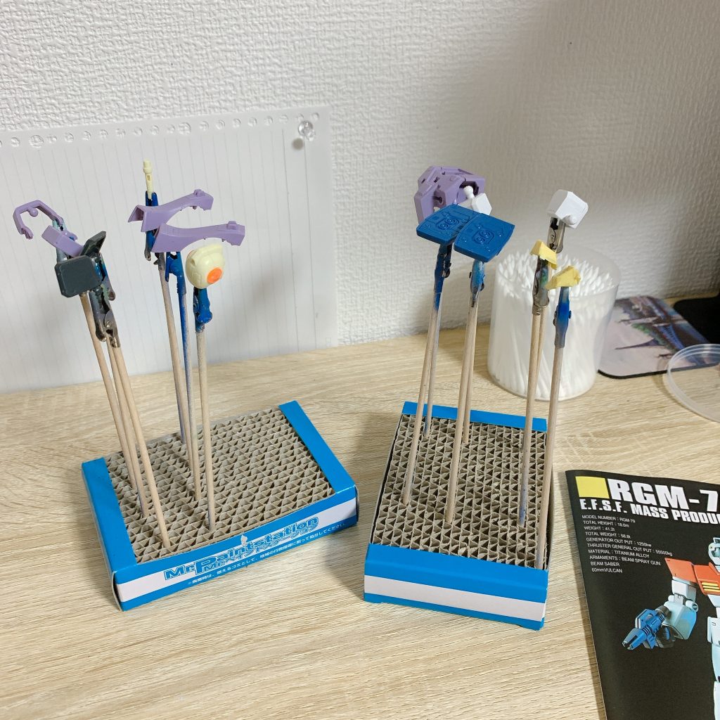 塗装直前です。メインカメラには最後にラピーテープを貼っています。