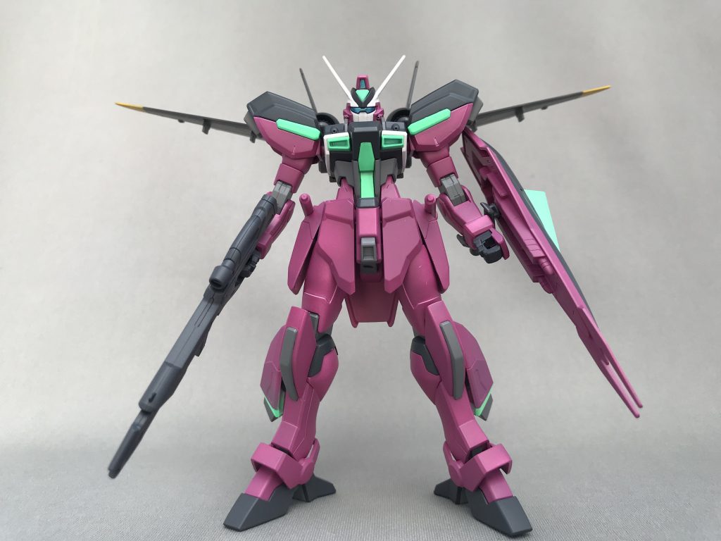 フロントショット
細身なんですが、肩とかふくらはぎ辺りとか部分的にボリュームがあって、メリハリが効いててカッコいいですね!