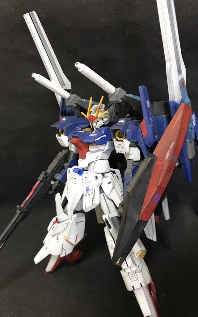 ベースはライトニングガンダムで脚をZZⅡに変更しました。