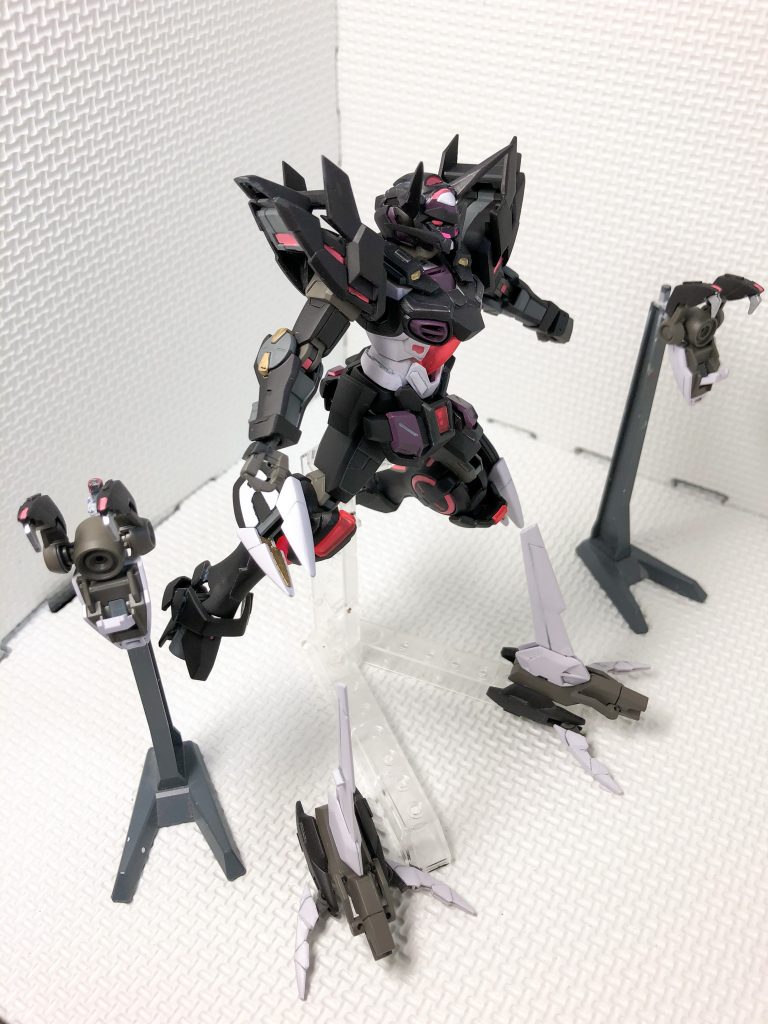 足や腕を射出した状態です。元が細かい色分けのキットなので、塗り分けをしっかりすると映えますね。