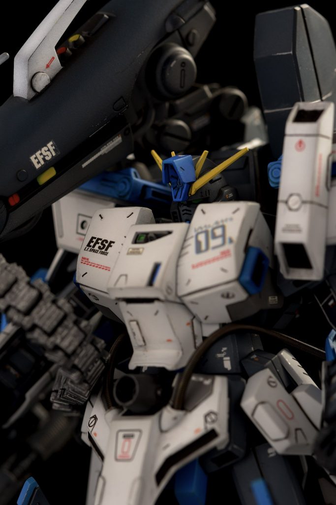 胸部は、旧キットベースにかなり作り替え