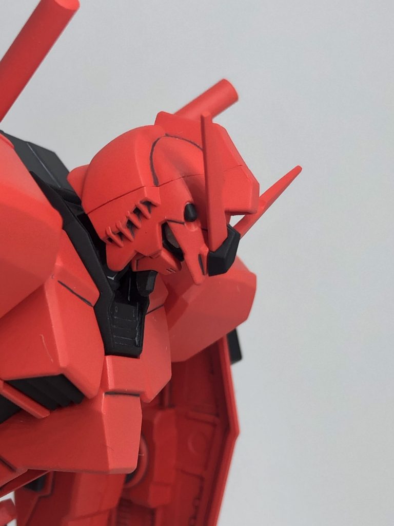 頭部バルカンは筆で塗り分け。