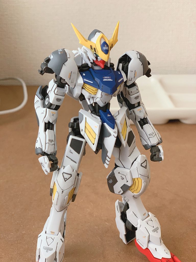 赤い肩アーマーをはずしたシンプル状態もすき・・・