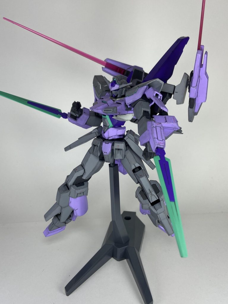 ・ビームユニットから発信される大型サーベル機体後方にも振り回すことができ、対人戦では不意打ちにもなる。