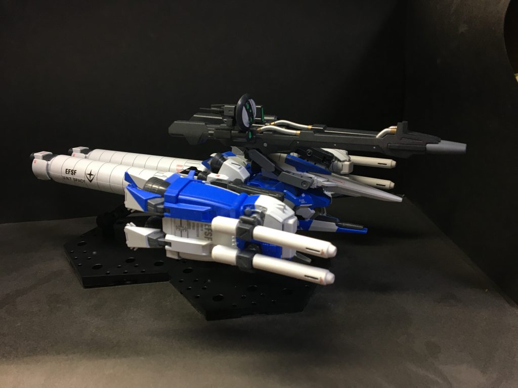 メガビームランチャーのレドームはEx-sガンダムから流用しております笑
一応変形時のビームランチャーの配置も元キットとは違う配置になってます笑