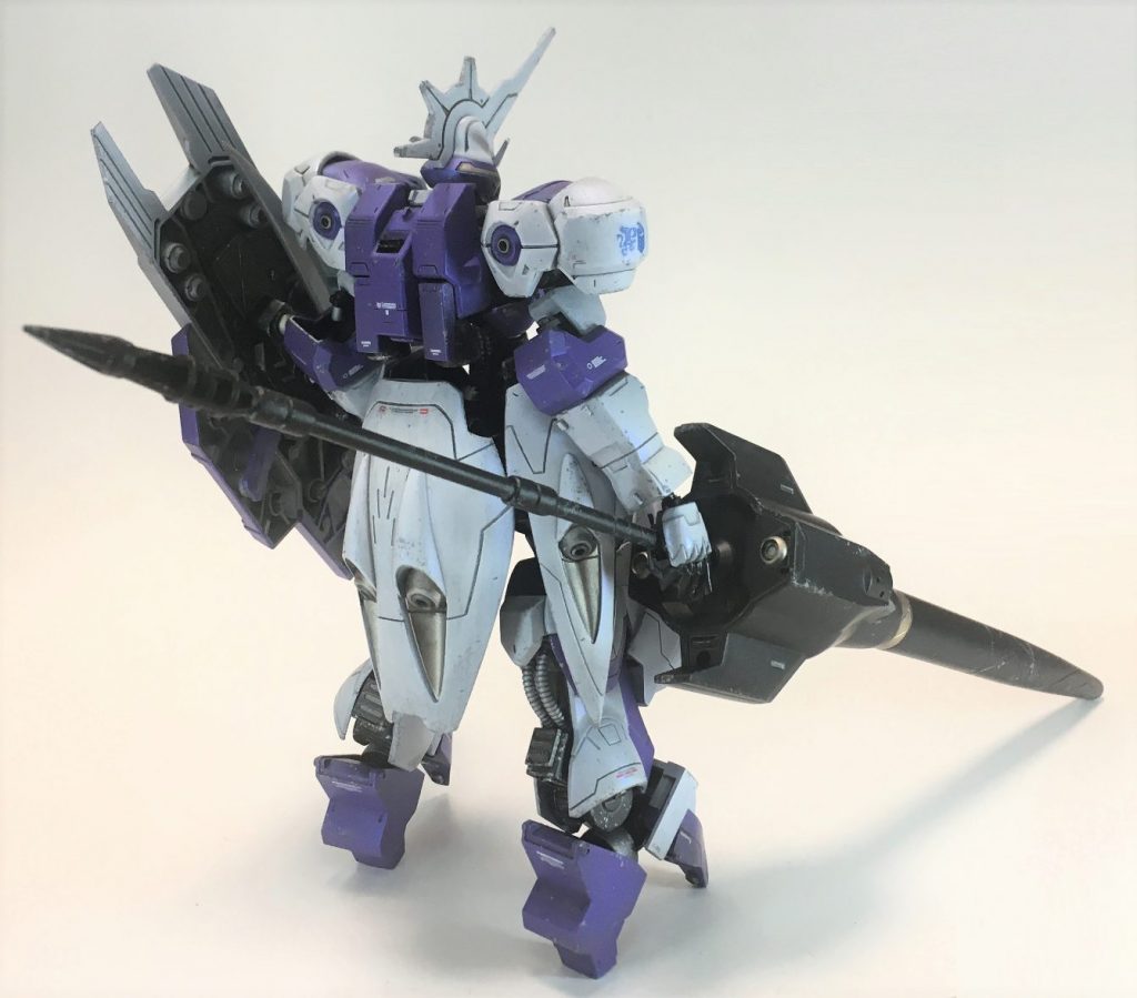 背面トルーパーのバックパックを使用したためヴィダールと比べて胸部のボリュームが増えマッシブになっていると思います。