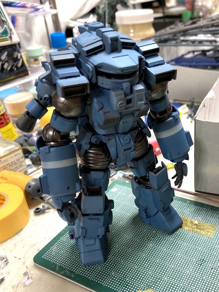 塗装して。オリーブドラブは似すぎると思ったので却下で。