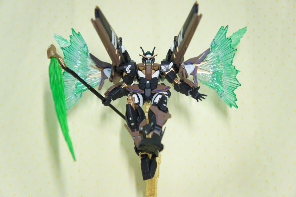 (1)機体設定
 ソレスタルビーイングがリボンズ・アルマーク相手に敗北を喫し、イノベイドが世界を支配することとなってしまった別の世界線において、ソレスタルビーイングが製造することとなる最後の機体。
 本来はダブルオークアンタに用意されるツインGNドライブを改良して搭載し、さらには、搭乗者(刹那・F・セイエイ)のイノベイターとしての能力を無理やり底上げする「システム66」を搭載している。
 本機の任務は、人類を陰から支配するイノベイド達の暗殺である。
(2)機体名称
 本機は、もはや組織としての機能を失ったソレスタルビーイングが、残された最後のリソース全てを投じたことから「ラストダブルオー」と呼ばれた。また、イノベイターの覚醒を促す装置としての意味で「ATD(Awakening Trailblazer Device)」とも。更には「Werkbau」という呼称も一部に存在したが、システム66の開発者(出自不明)がその呼び名にこだわっていたようである。
(3)システム66
 システム66は表向きにはイノベイター能力をブーストするシステムとされたが、その真価は別にある。ツインドライブとシステム66の組み合わせによって本機は量子化による空間跳躍に留まらず、時空(世界線)をも超えるポテンシャルを発揮する。
 具体的には、無限に分岐していく平行世界の情報を搭乗者の無意識領域にフィードバックし、最も理想的な未来(世界)に繋がる選択(行動)をとらせることができる。したがって、本機の任務失敗はあり得ない。
 システム66が目覚めるとき、本機のコードネームに隠された真実が明らかとなる。Another Time Diver。