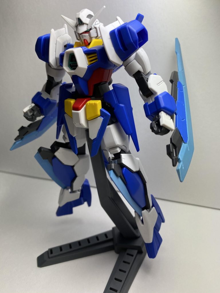 箱絵を見ながら久しぶりに部分塗装しました！マスキング切って貼っては大変でしたがおかげで綺麗に塗れたと思います🙌

つや消しを吹いていますが、吹く前は塗装したパーツのツヤがもの凄くてビックリしました笑