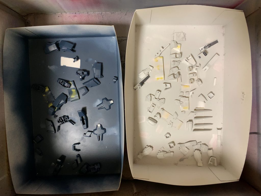 塗装中その2。灰色9号のくすんだ感じあまり出せなかったのは反省。