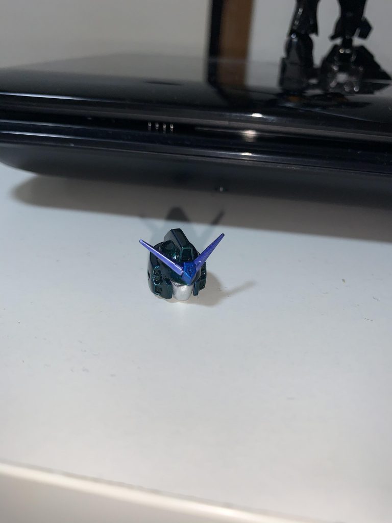 頭部の色は、緑色のボブカットをイメージしてまして♪サイキックフォースのエミリオのイメージに近いかも(ネタが古い!)
外付けヘッドバルカンはアクティブクローク完成時に塗装して装着予定♪