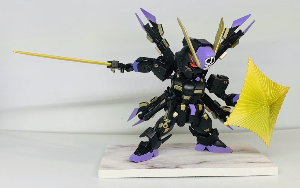 SDCS＋HGUCのため、ポーズはそこそこ決まります。
ザンバーやシールドのビームエフェクトは、PSソフト、GジェネレーションFのイメージが強いため、イエローとしています。