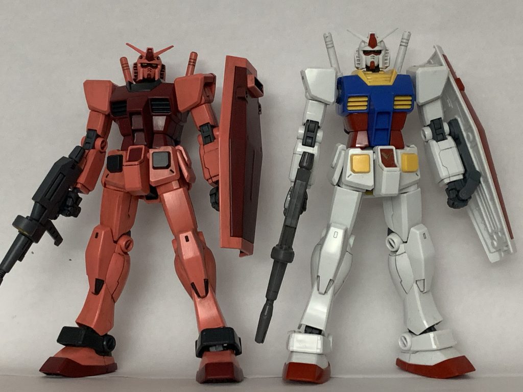 普通のガンダムと並べて