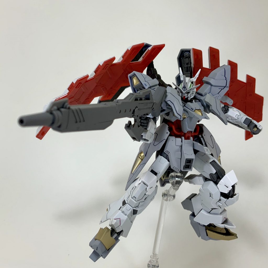 メイン武器はロングライフル。
サイコプレートで防御を固めつつ敵機を撹乱、ロングライフルで確実に仕留めます。