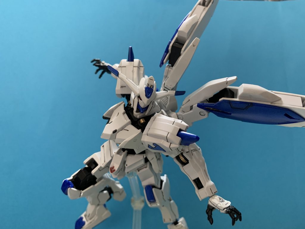 文献によっては厄災戦時は拳一つで、みたいな話もあり、表記揺れかは分かりませんがそんなバエルもフィジカルの強さだけで無敵を誇っているようでカッコいいですね。