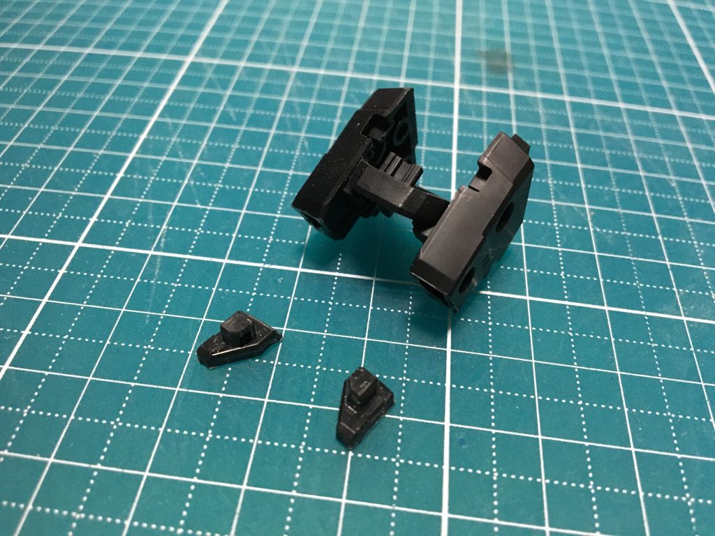 HGCEソードシルエットは、そのままだとRGインパルスに取り付け不可能だったので、RGフォースシルエットの接続部分を切り落とした上で…