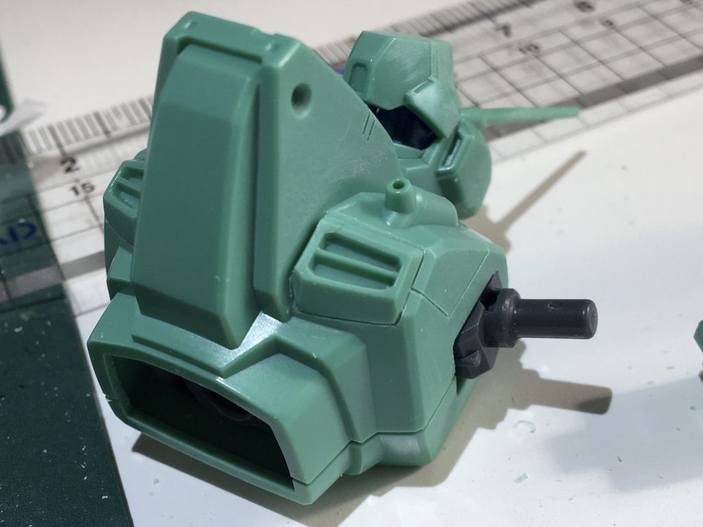 胸パーツが一体整形なので、少々ヤボったいのですが、作り直す根性はなく…w