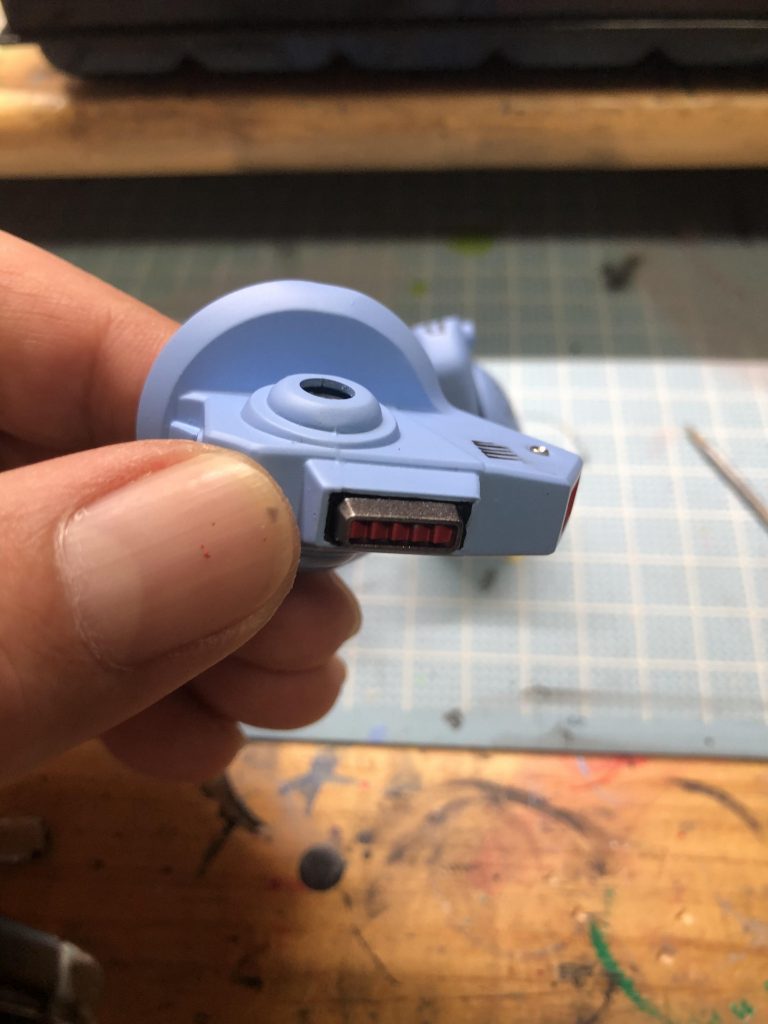 腰下のノズル部分が、単調な作りだったので、市販パーツを追加しました。