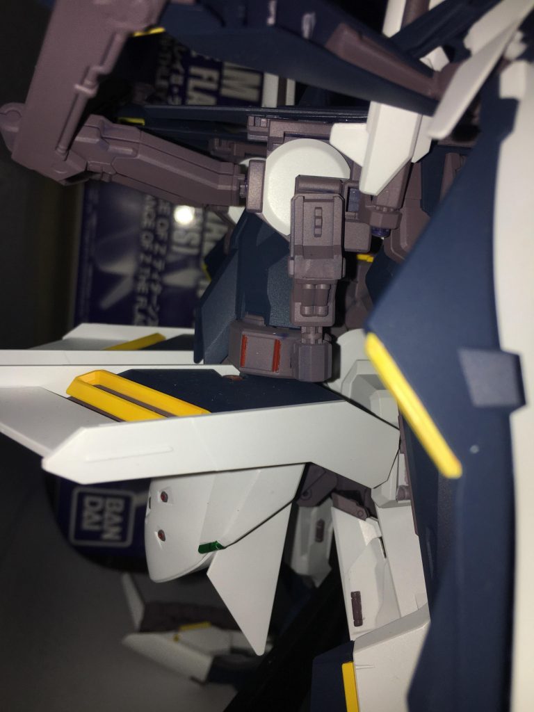 フルドドⅡの取り付け方を変え、ポージングに自由度を持たせています。