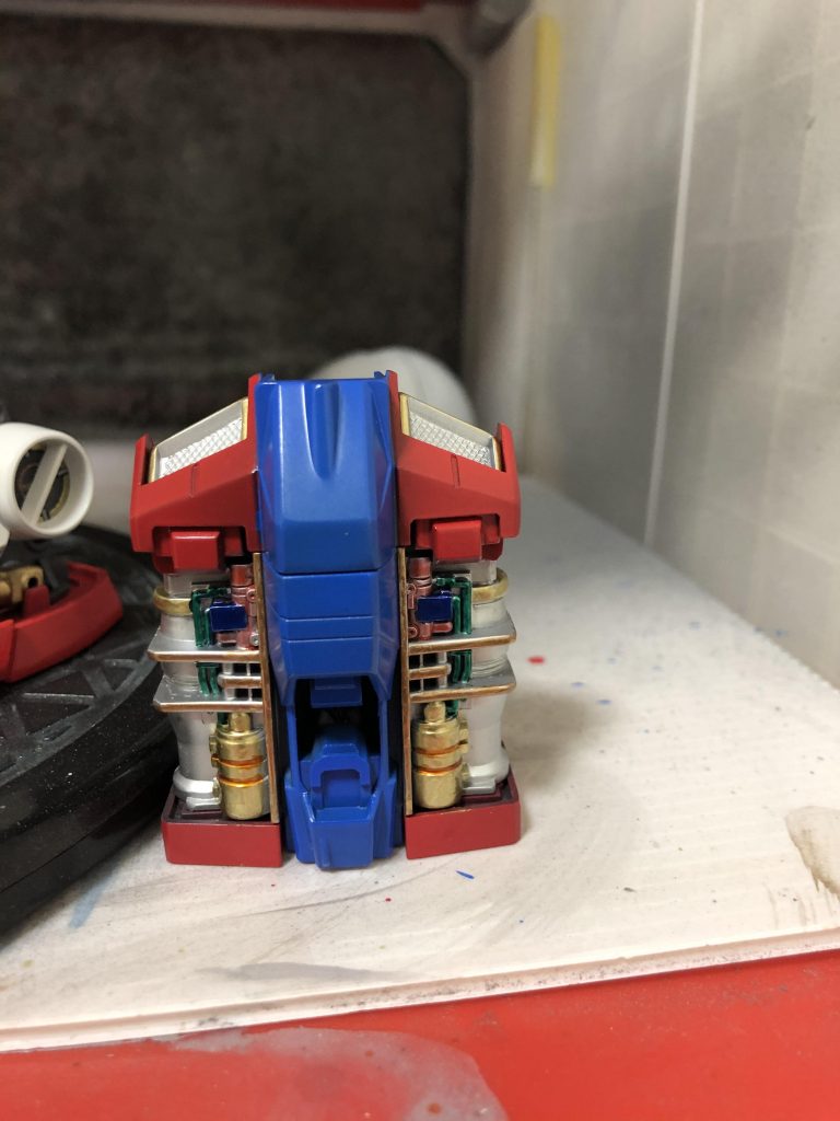 綺麗ではありませんがコアブロック塗ってます。
合わせ目消しをした為中にいるアムロは一生出てこれなくなっちゃいました笑笑