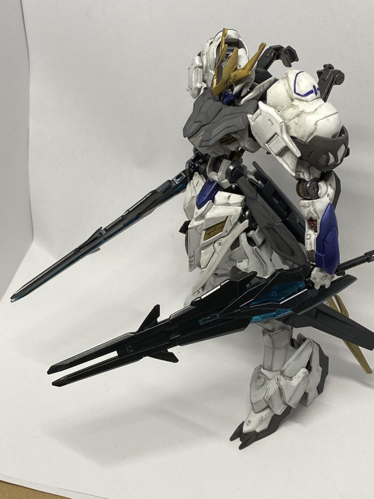 スラッシュメイス 
エイハブリアクターからのエイハブ粒子をエネルギー元に超振動を起こし破壊力を増したギャラルホルンが開発した新兵器