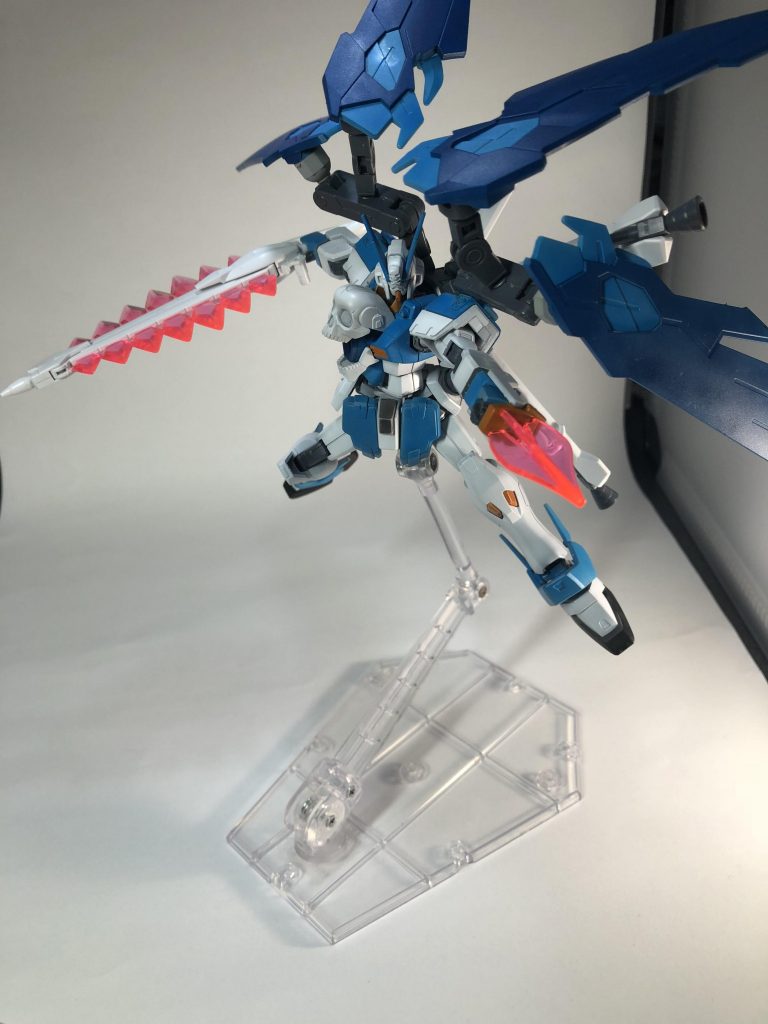 ブランド・マーカー
腕部に装備された武装
ビームシールドも展開できるが曜はメリケンサックのようにビームで殴る使用方法を好む。
フックアンカー
バックパック下部に装備されたアンカー
手放した武装の回収や敵機の拘束に用いられる。
ヒートナイフ
ビームサーベル
原型機と同じ使用のものを装備しているが武装が多い為滅多に使われない