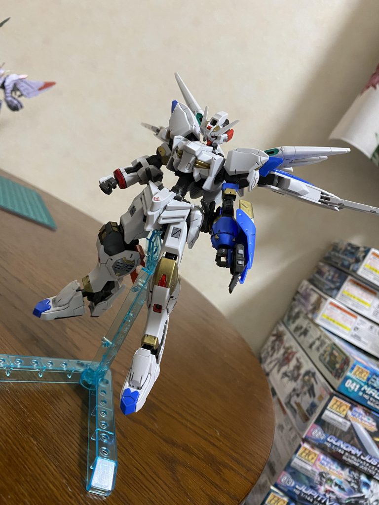 初期改造時。
ガンダムアスタロトとガンダムバエルのミキシング。
腰部の延長。
3mmジョイント活用のバックパック制作。
部分塗装。