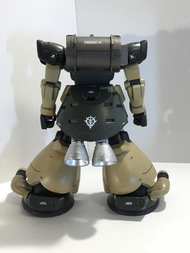 背面のパックが無くなったので、推力を補う為にスカート内部バーニアをジャンクから、とにかくデカいものを増設。