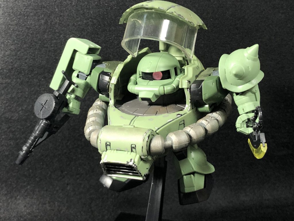 実は、中に顔があります。こうするとまた印象が少し変わって見えます。