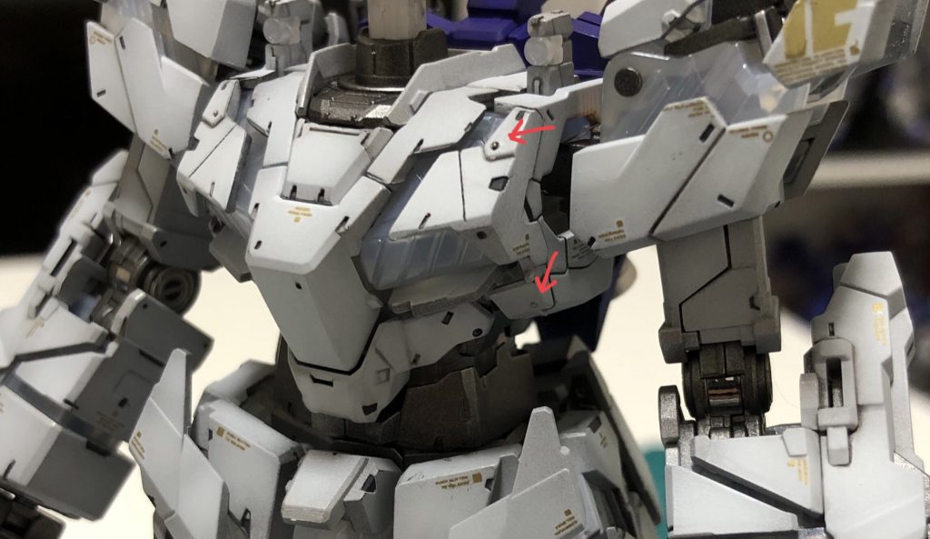 パーツの各所にはメタルパーツ、メタルボールを接着して情報量を増やしました