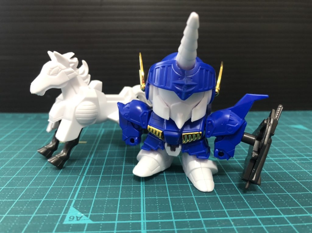 数十年ぶりに作ってみたけど、かなりダサ可愛い。そして今見ると、かなり「ダサ」の割合が強い。子供の頃は、塗装も合わせ目消しもなく、シールだけでとにかくカッコいいと思ってたんだけど。