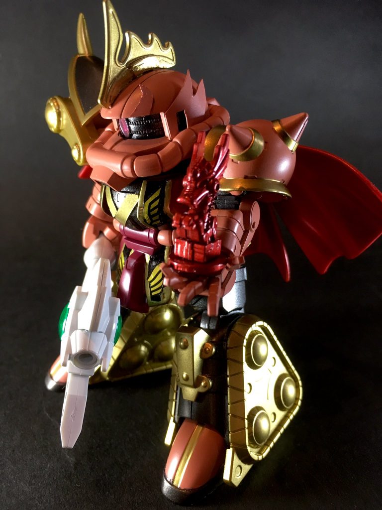 「幼少の頃より偉父偉兄らの優れた軍略を学び、成長した司馬炎の姿。
一族の覇業を継いで乱世鎮定に努め、ついに魏王朝から禅譲を受けて皇帝に即位、晋王朝を創始する。
咸寧六年、南征の大軍を興して孫呉を滅ぼし、およそ百年続いた三国時代を終焉に導き中華統一を達成した。」