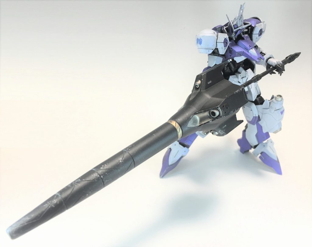 ドリルランス両手持ち。ランスの柄は3mmプラ棒で延長しています。