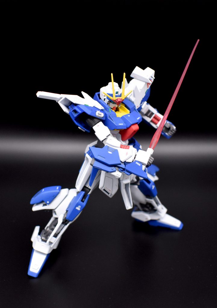 肩部にもビームサーベルを装備。パワードジムと同じ格納方法です。
横に張り出しているのでハッタリの効いたスタイルになったと思います。