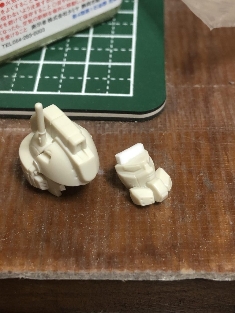 フェイスパーツは後ハメにしています