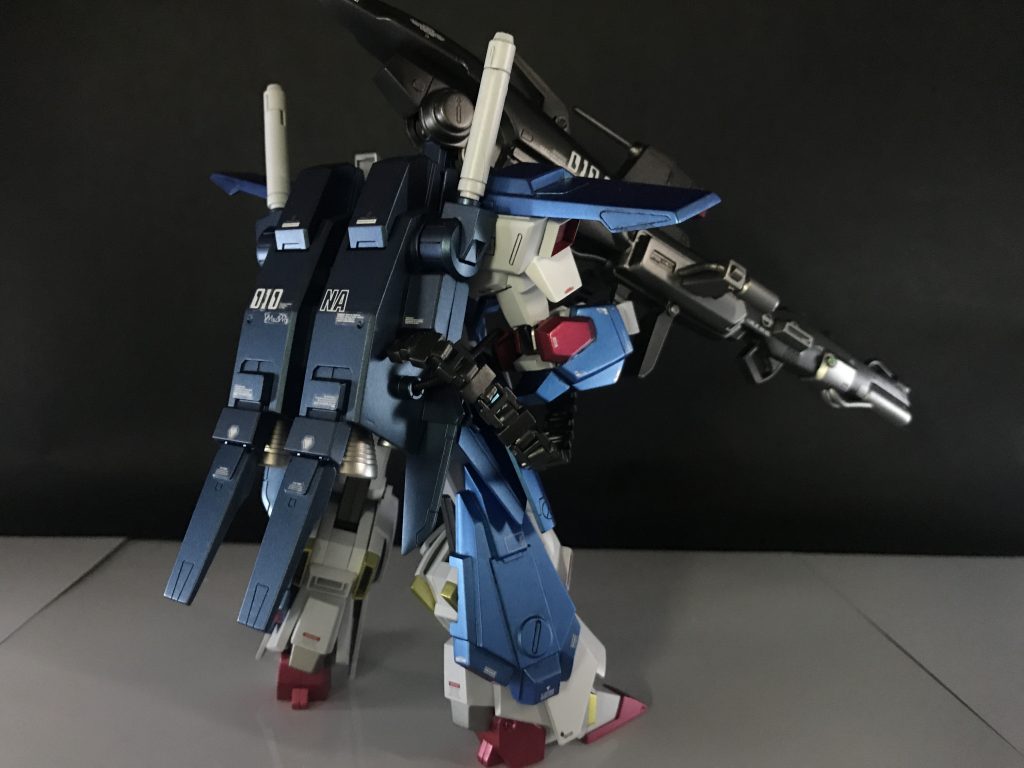 バックパックは大型化してませんwww てか、これ以上大型化したら、自立しなくない?って事で。FAZZ付属のツインテール?は磁石で脱着可能。動力パイプの受けもバックパックに仕込みました。