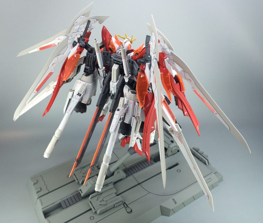 背面です
バックウエポンは紅ウエポン、メガライドランチャー、ライトニングバックウエポンなどを組み合わせています