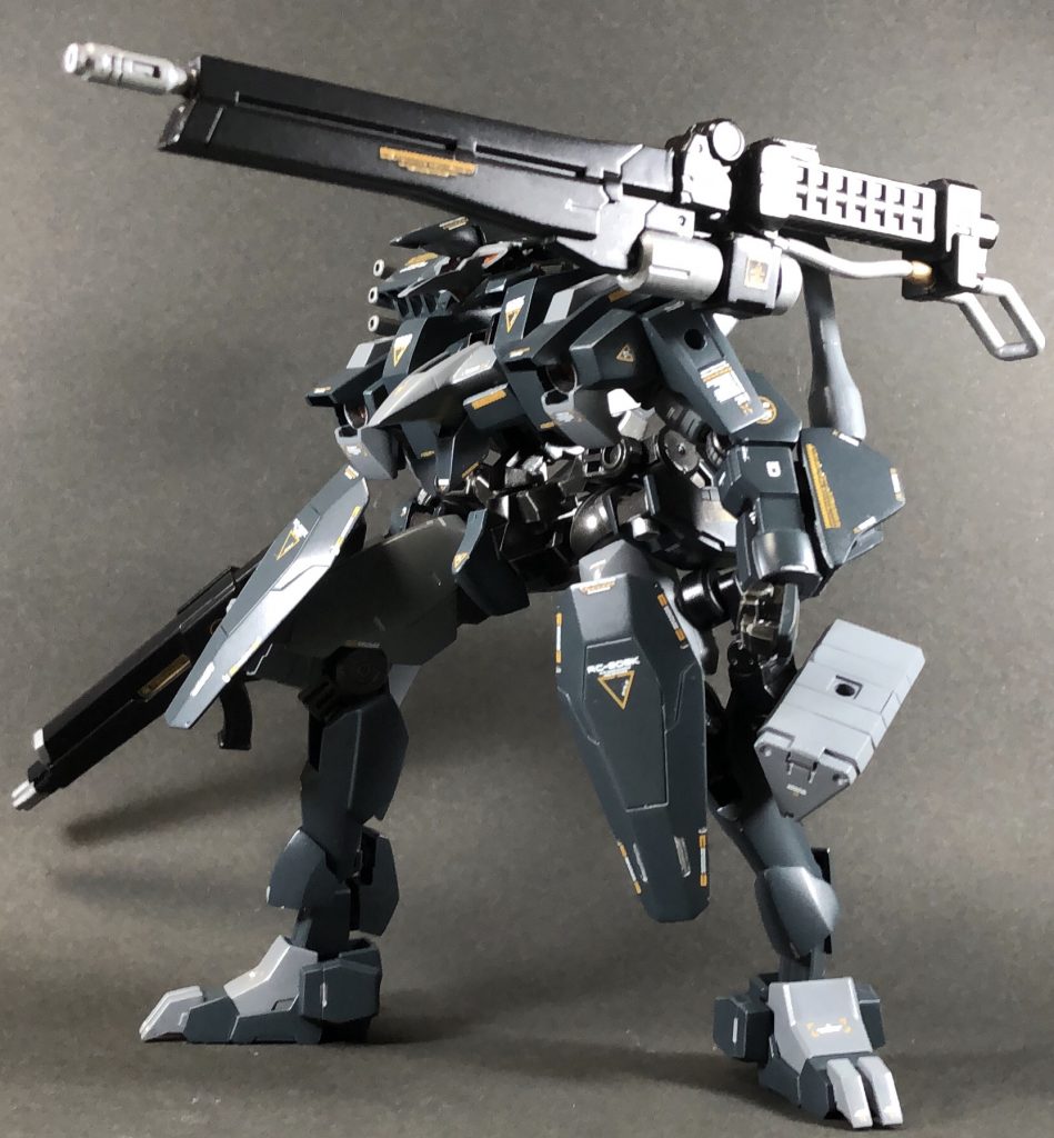 レギンレイズの装備していた、展開式レールガンをさらに大型化し、火力向上を目指したレールガンⅡ(サジタリウス)を装備している。