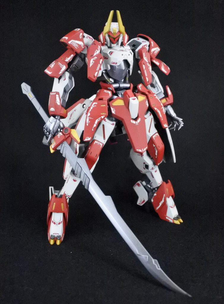 全身にジャンクパーツや30MMのオプションパーツを使って装甲を追加しています。