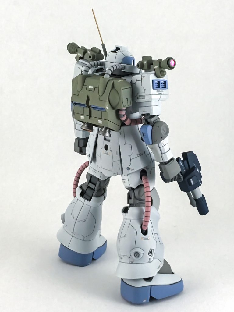 肩 旧キットを使用。ヤスリで形を整えて、ダクトの位置を開口。プラ棒でダクトを作りました。腕 オリジンザクを使用。上腕を幅増ししました。