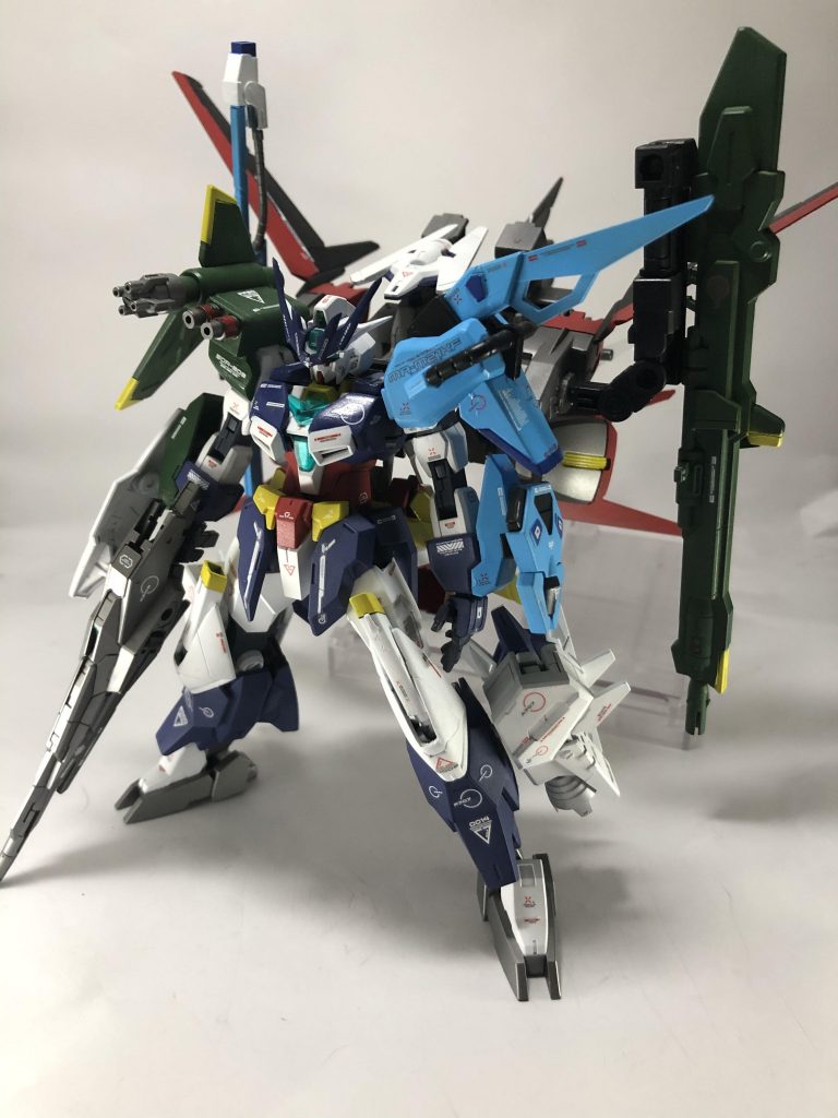 一応決戦兵器という設定の元作ったのでかなりごちゃごちゃさせてます。
足にバーニア仕込んだり胸の装甲厚くしたりしてフルアーマー要素も少し出してます
思ったよりパーフェクトストライクっぽくなくできたので個人的に満足です。
