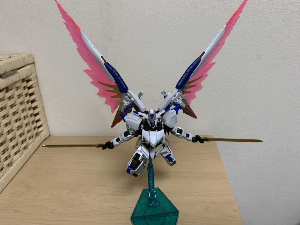 ホントは背中にクアンタのGNシールド付ける予定でしたが、背中が思ったより狭くて取り付け断念しました( ͡° ͜ʖ ͡°)