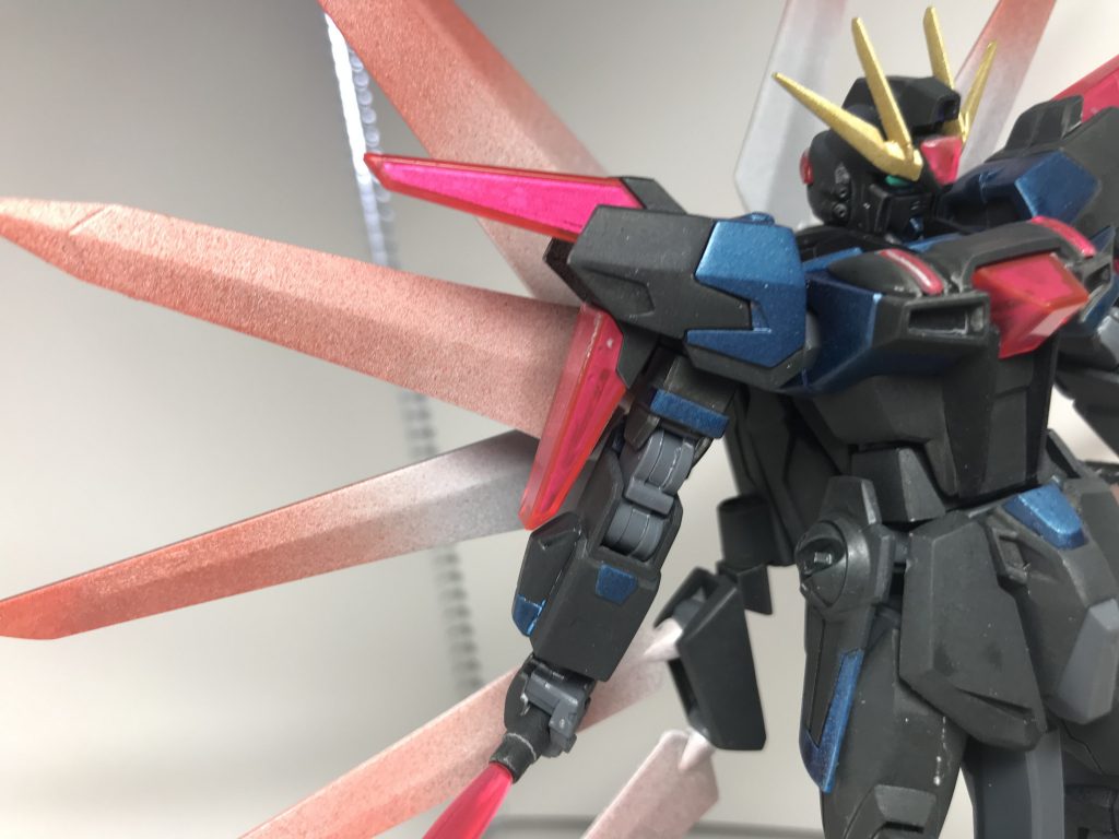 この状態で目元がキラッと光るのがイイ!
ほんとフロントアーマー周りの塗装ハゲ萎える…