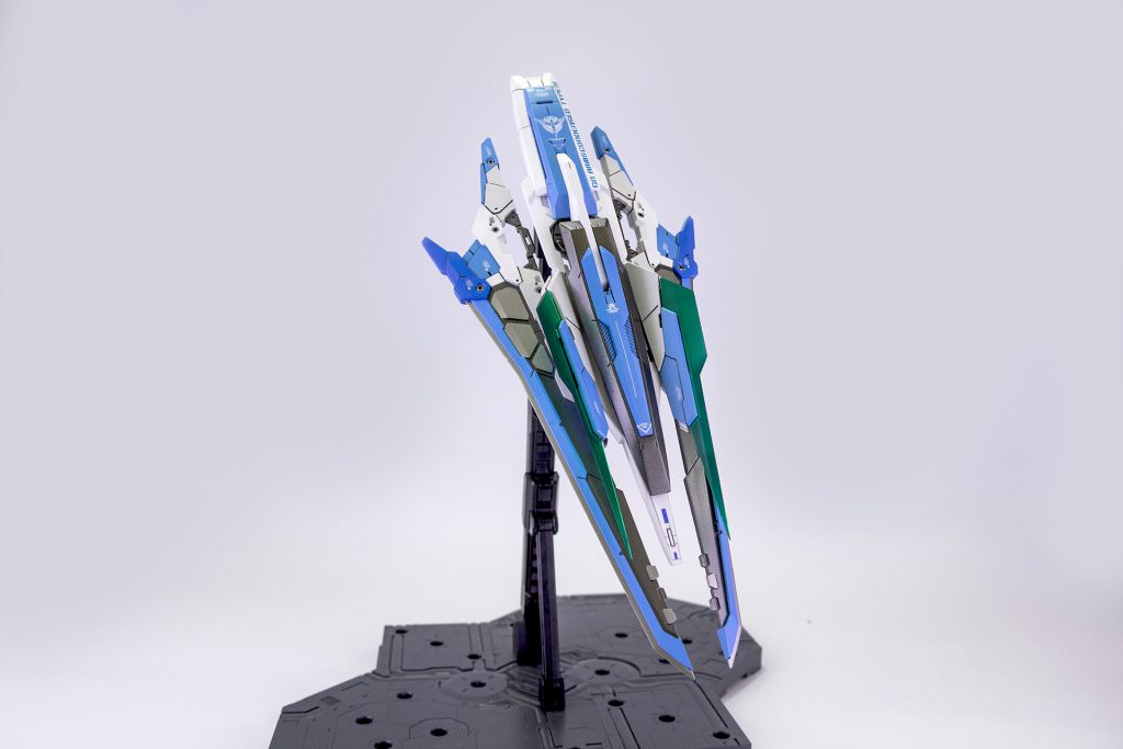 QanT's GN Shield with Sword Bits and
XN Raiser's GN Buster Sword III attached on GN Arms