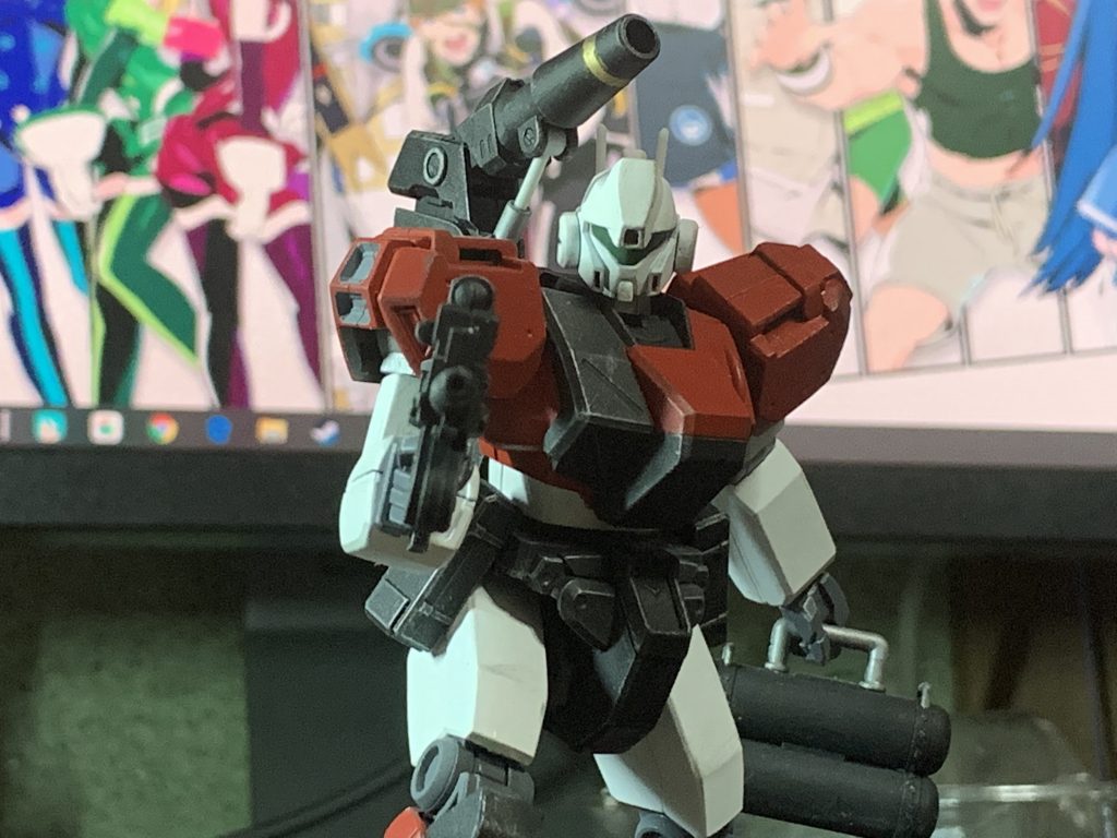 マラサイと同タイプのビームライフル。
取り回しの良い小型なライフルを自衛用に装備。
左右のスカートにマガジンを収納している。