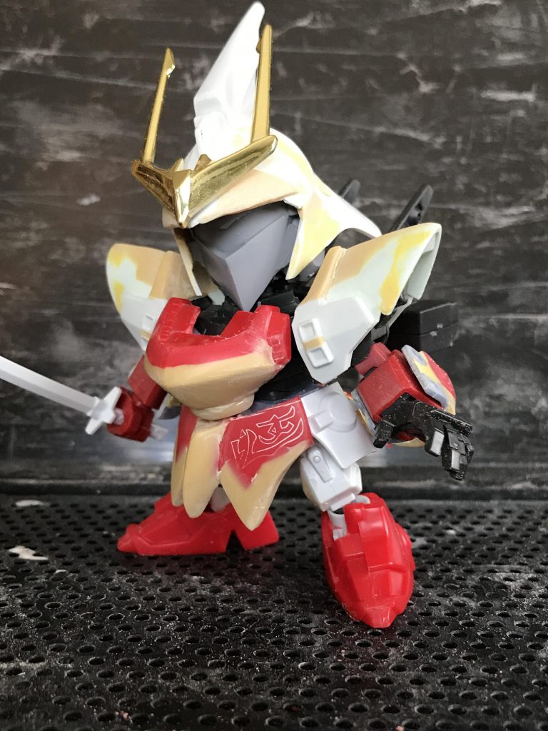 ほぼ完成前。兜と腰回りを少し変更しました